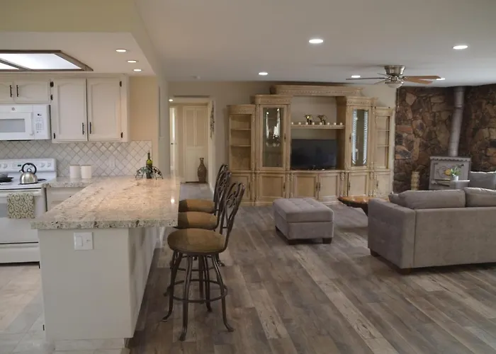 Beautiful 3 Bedroom Home Located Near Yosemite