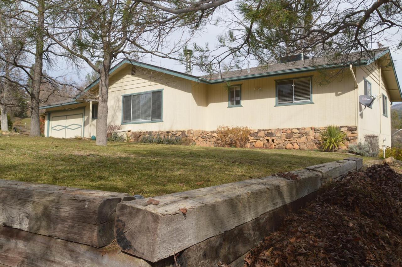 Beautiful 3 Bedroom Located Near Yosemite Oakhurst