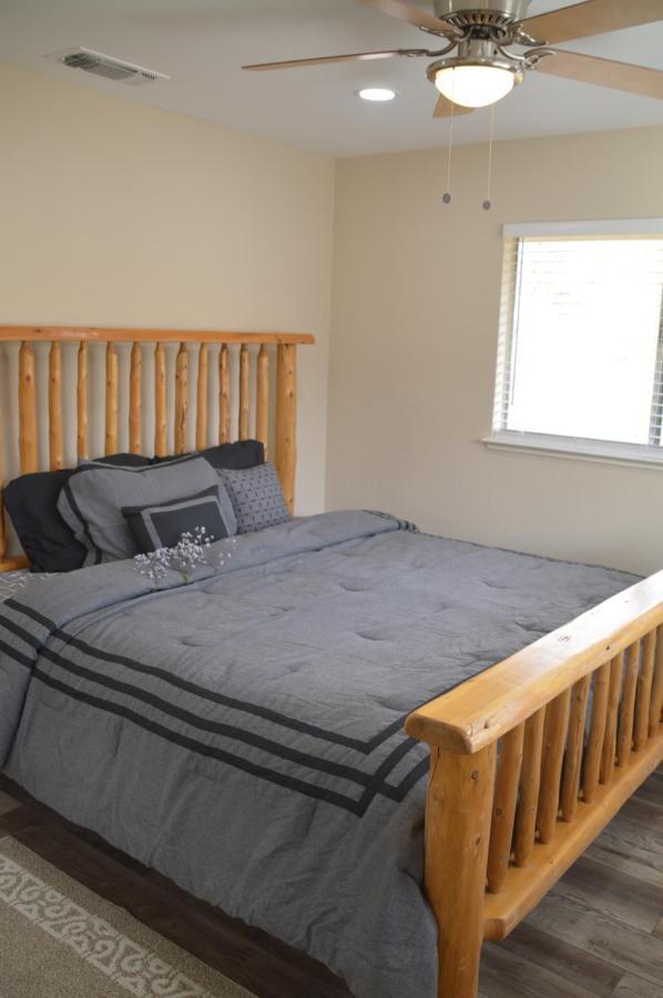 Beautiful 3 Bedroom Located Near Yosemite Villa