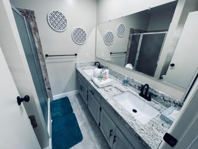 Beautiful 3 Bedroom Located Near Yosemite Villa